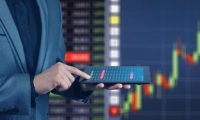 小盘股发力 中证1000ETF（159845）震荡翻红 机构看好2024新产业周期下的中小盘表现！